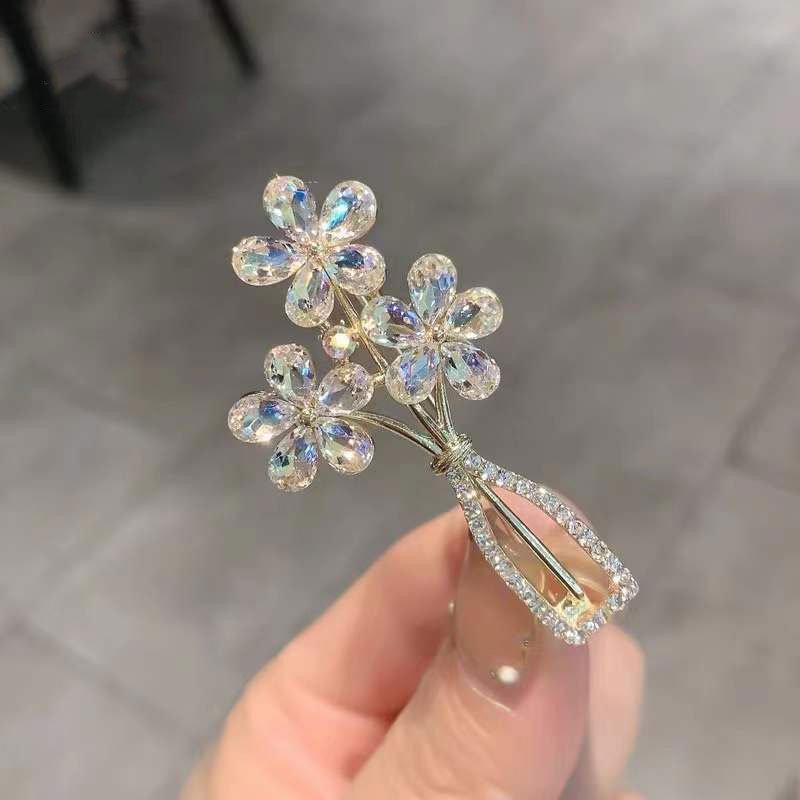Tob Crystal Brooch